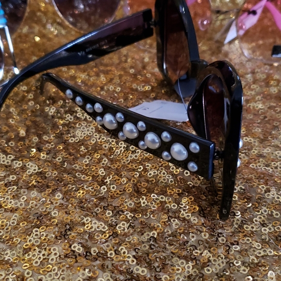 Sunglasses - Picture 2 of 6